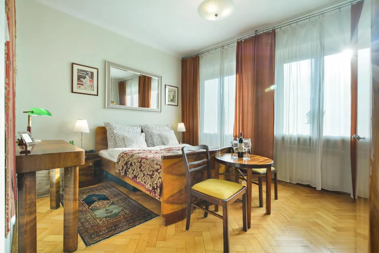 Mieszkanko Kolo Zamku Warsaw Poland
